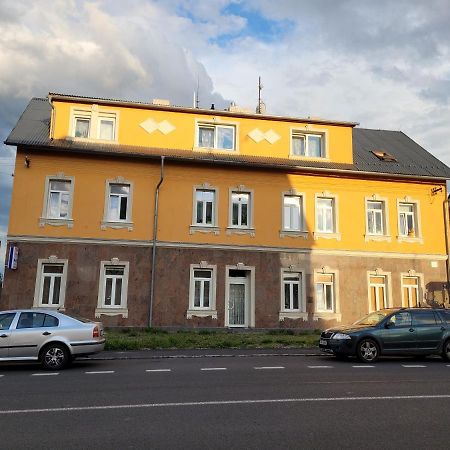 Penzion Duong Apartments Karlowe Wary Zewnętrze zdjęcie